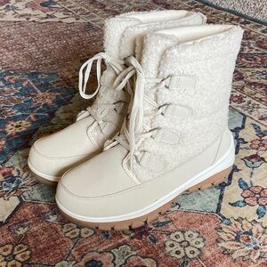 Universal Thread Cream Winter Boots